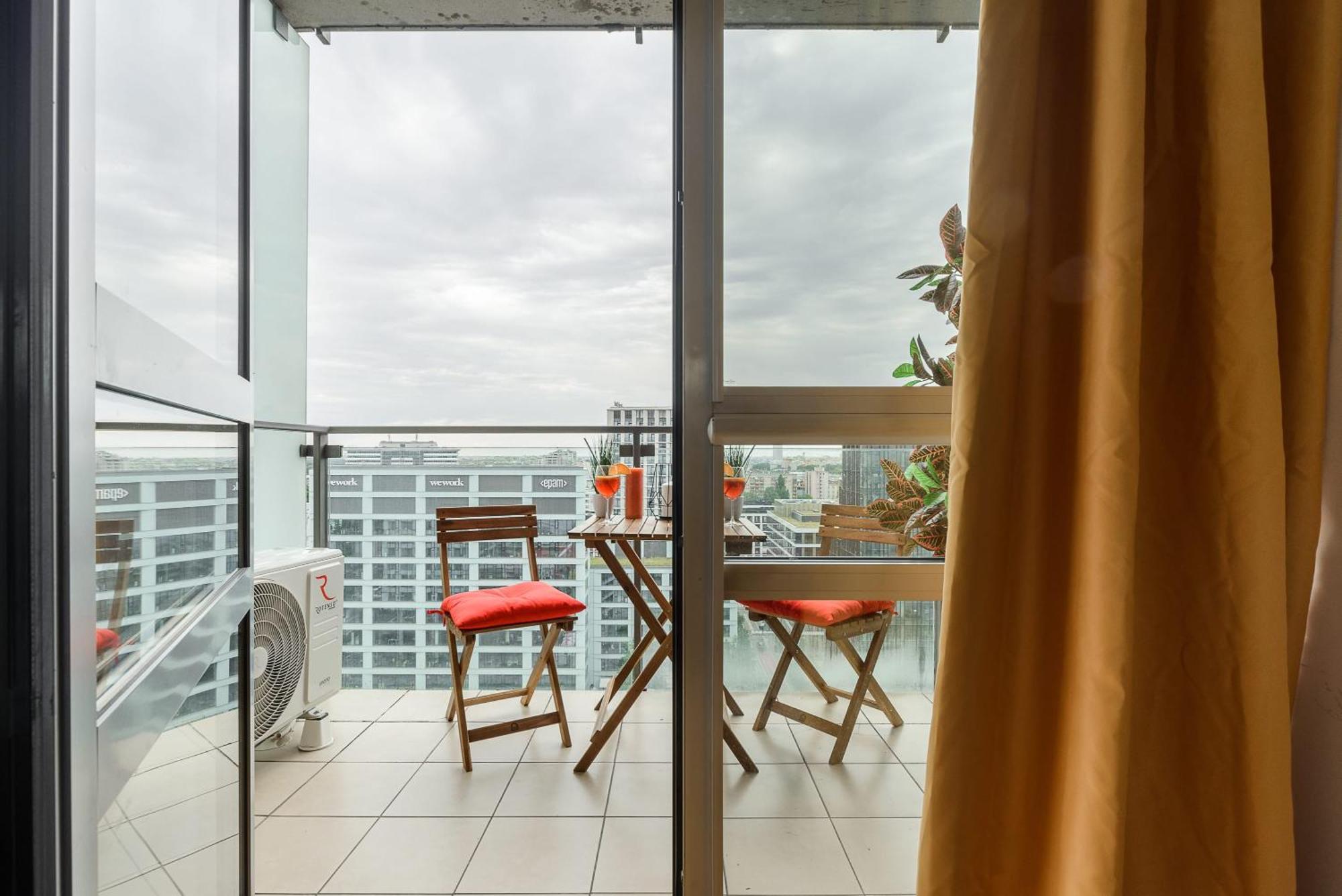 Lumina With Balcony Platinum Tower Apartamento Varsovia