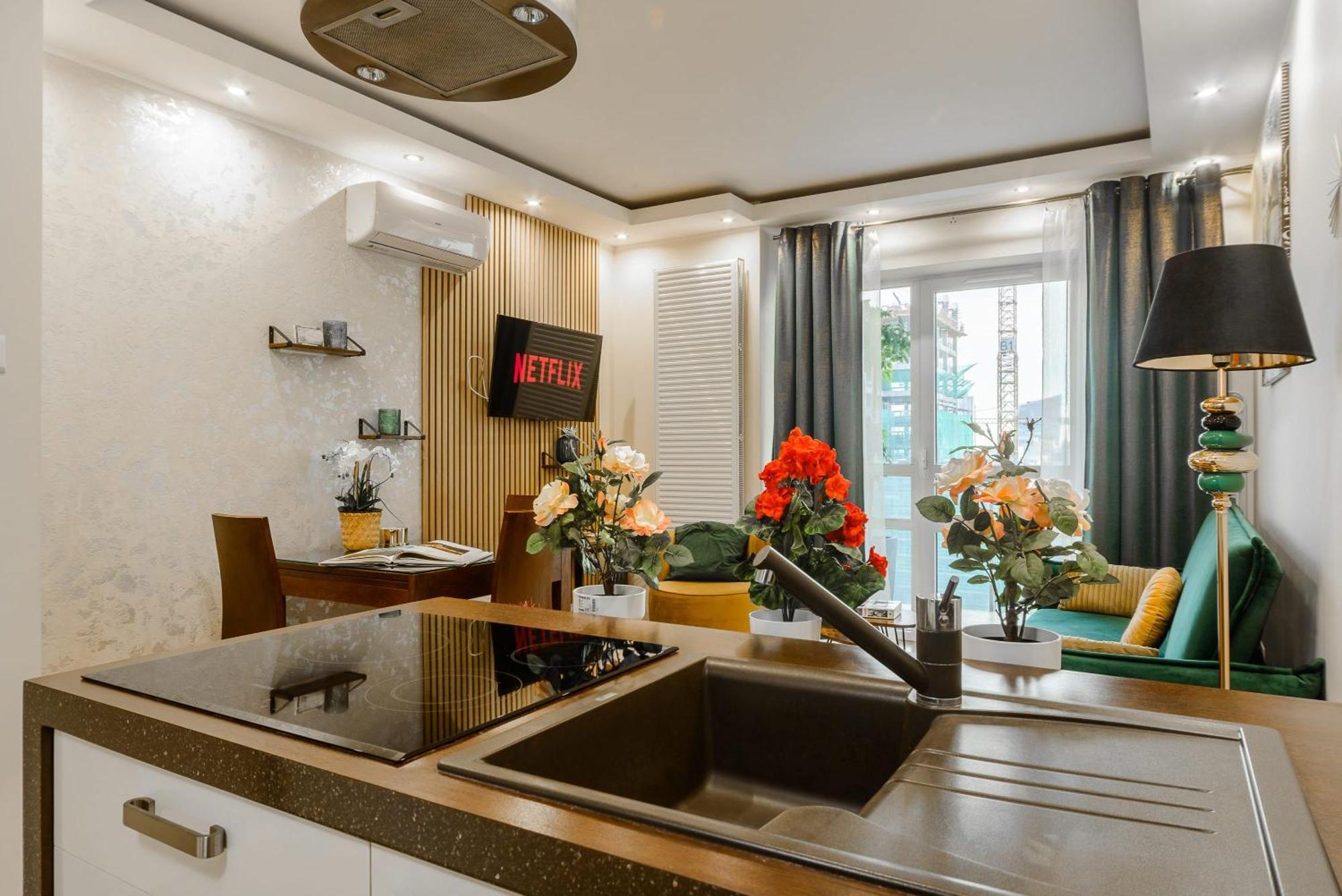 Lumina With Balcony Platinum Tower Apartamento Varsovia
